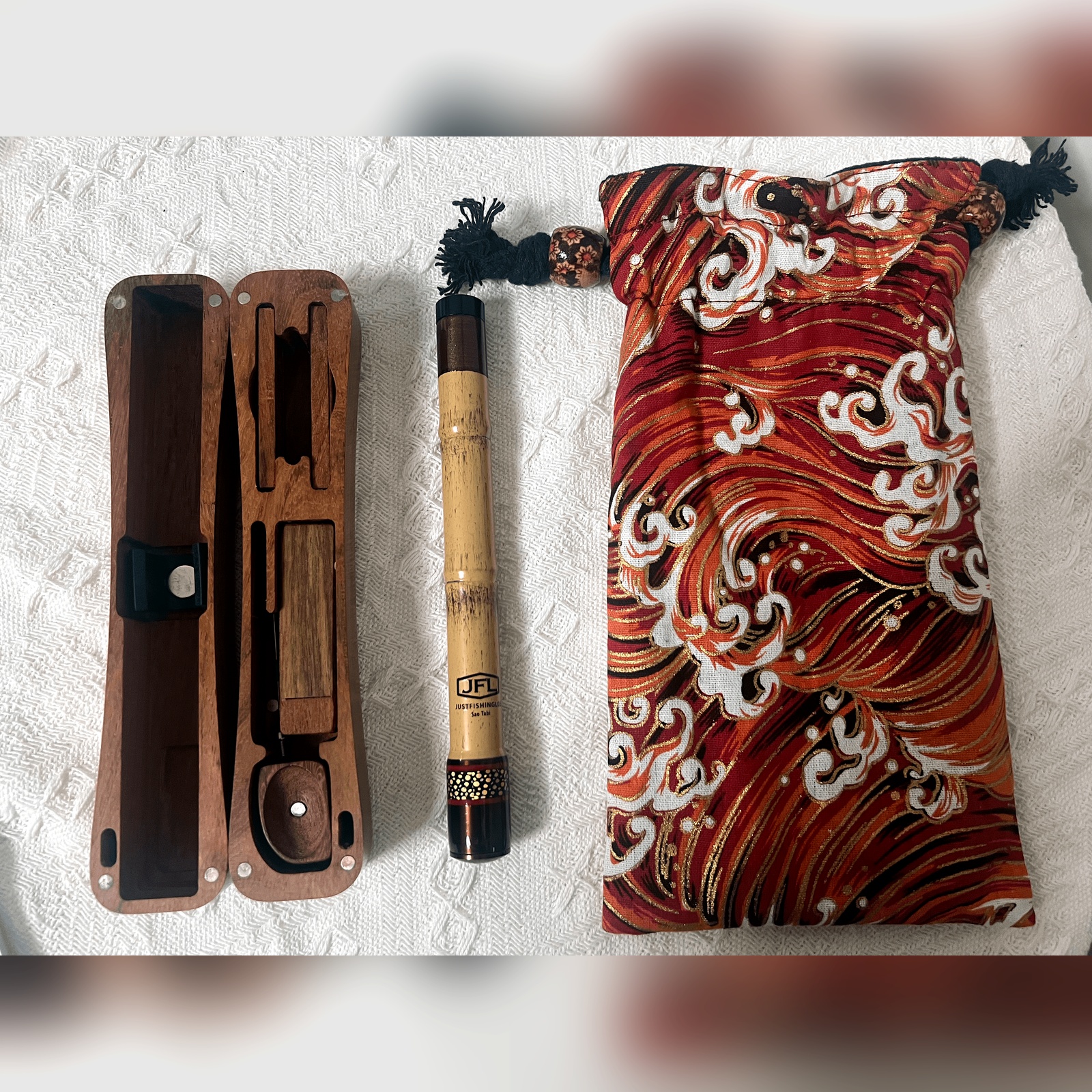 SAO-TABI rod, open wooden case and red patterned pouch